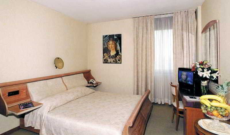 Toscana Ambassador Poggibonsi Esterno foto